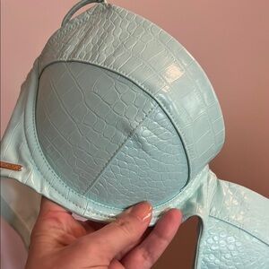 Elegant Mint Green Croc-Embossed Women's bra